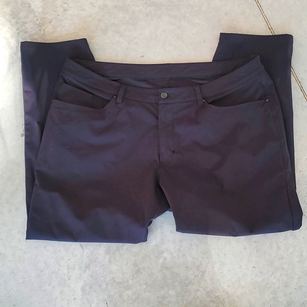 Lululemon black 40x29 pants